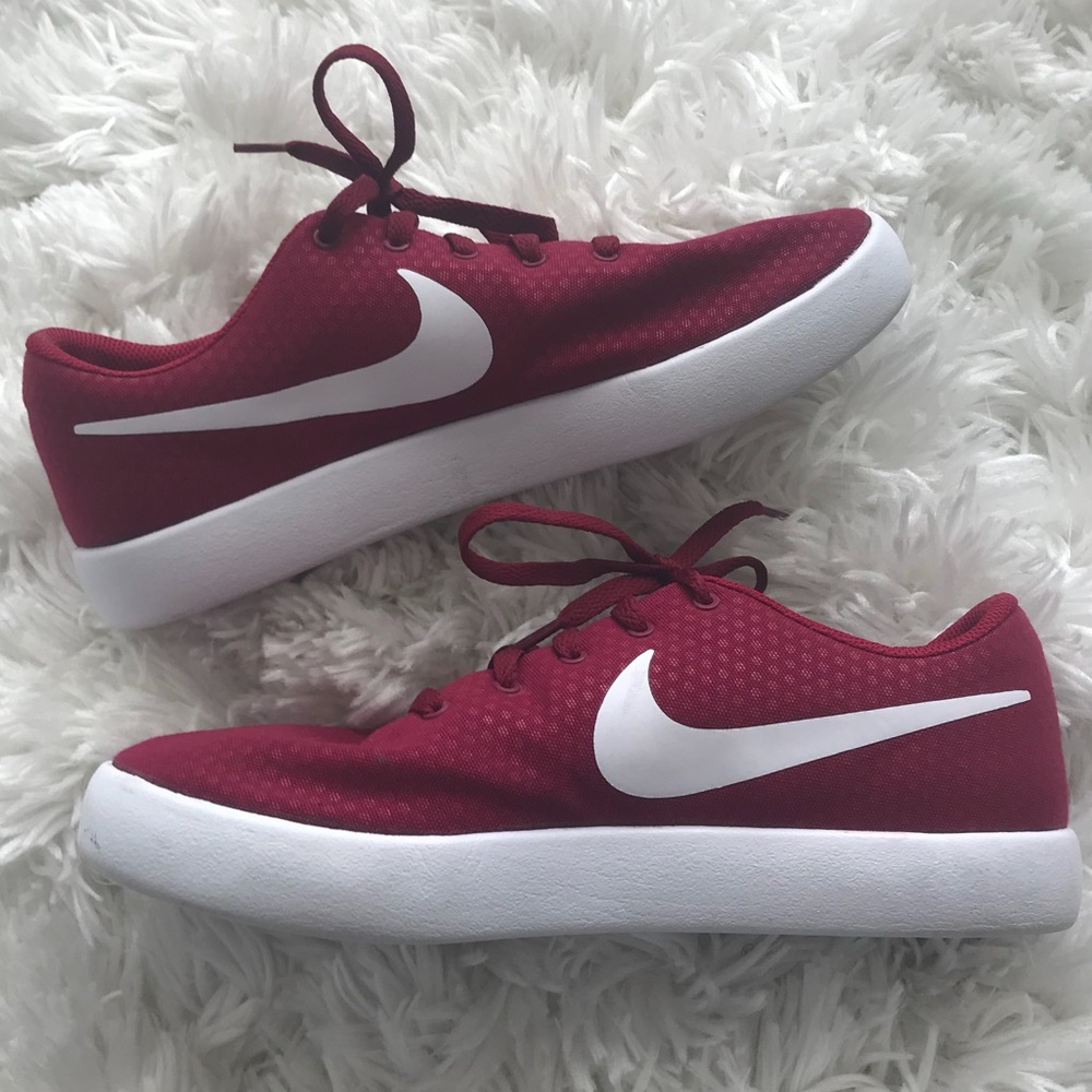 NIKE Burgundy Training Shoes Size 10